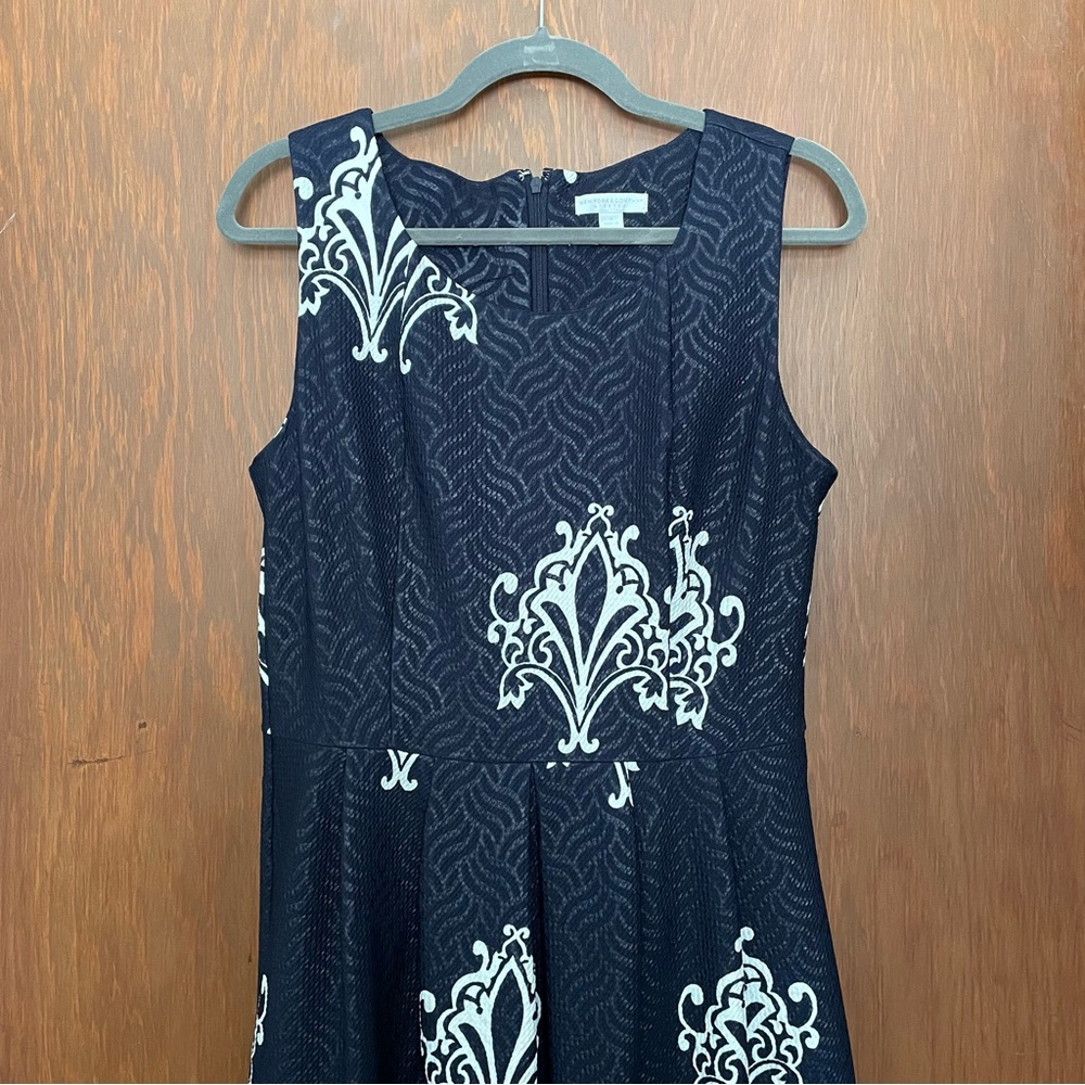 Elegant Navy and White Sleeveless Dress